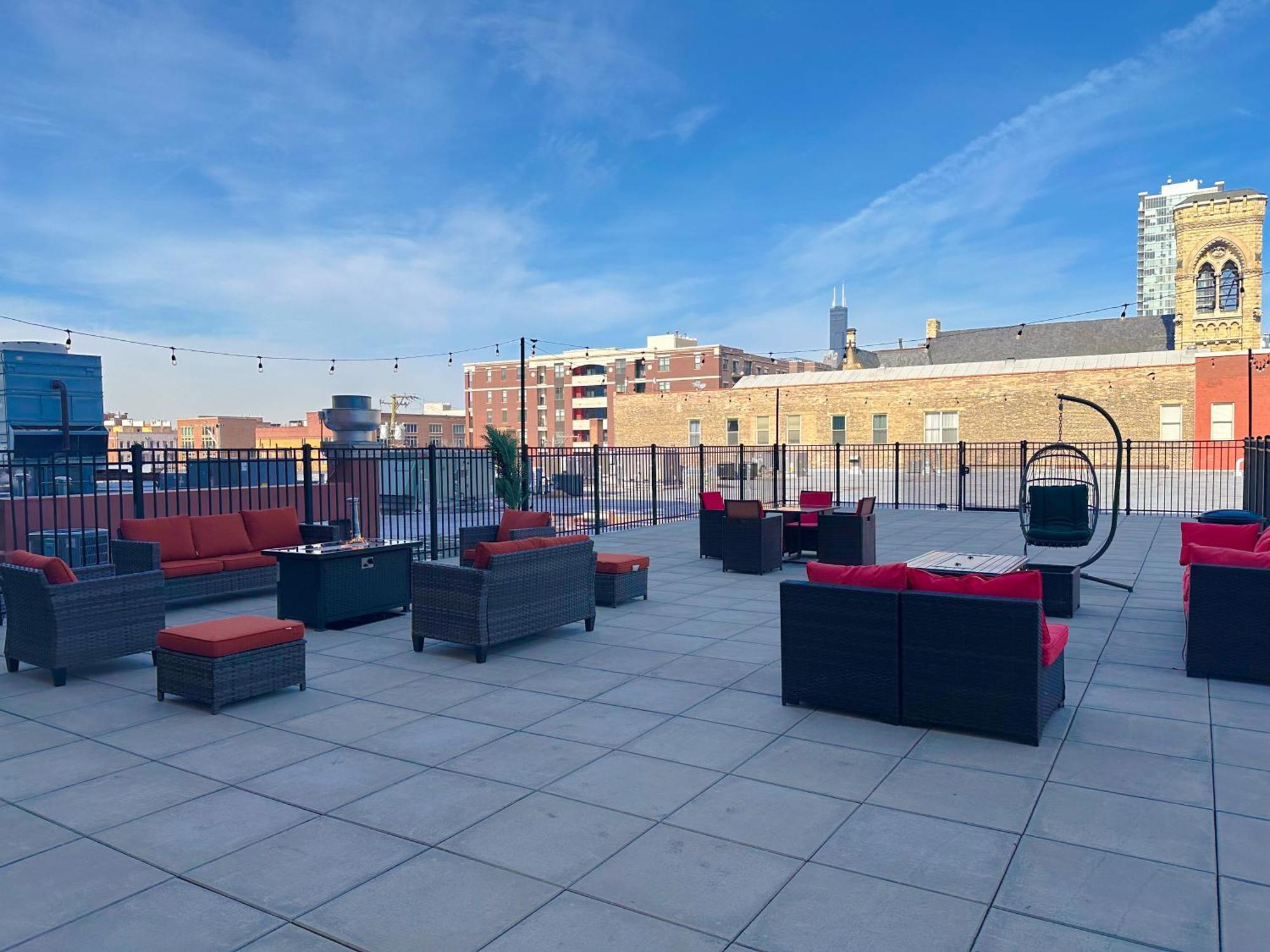 Bright 2Br Luxury Corner Suite With Optional Parking Sleeps 6 Guests Near Mccormick Place And Soldier Field ชิคาโก ภายนอก รูปภาพ