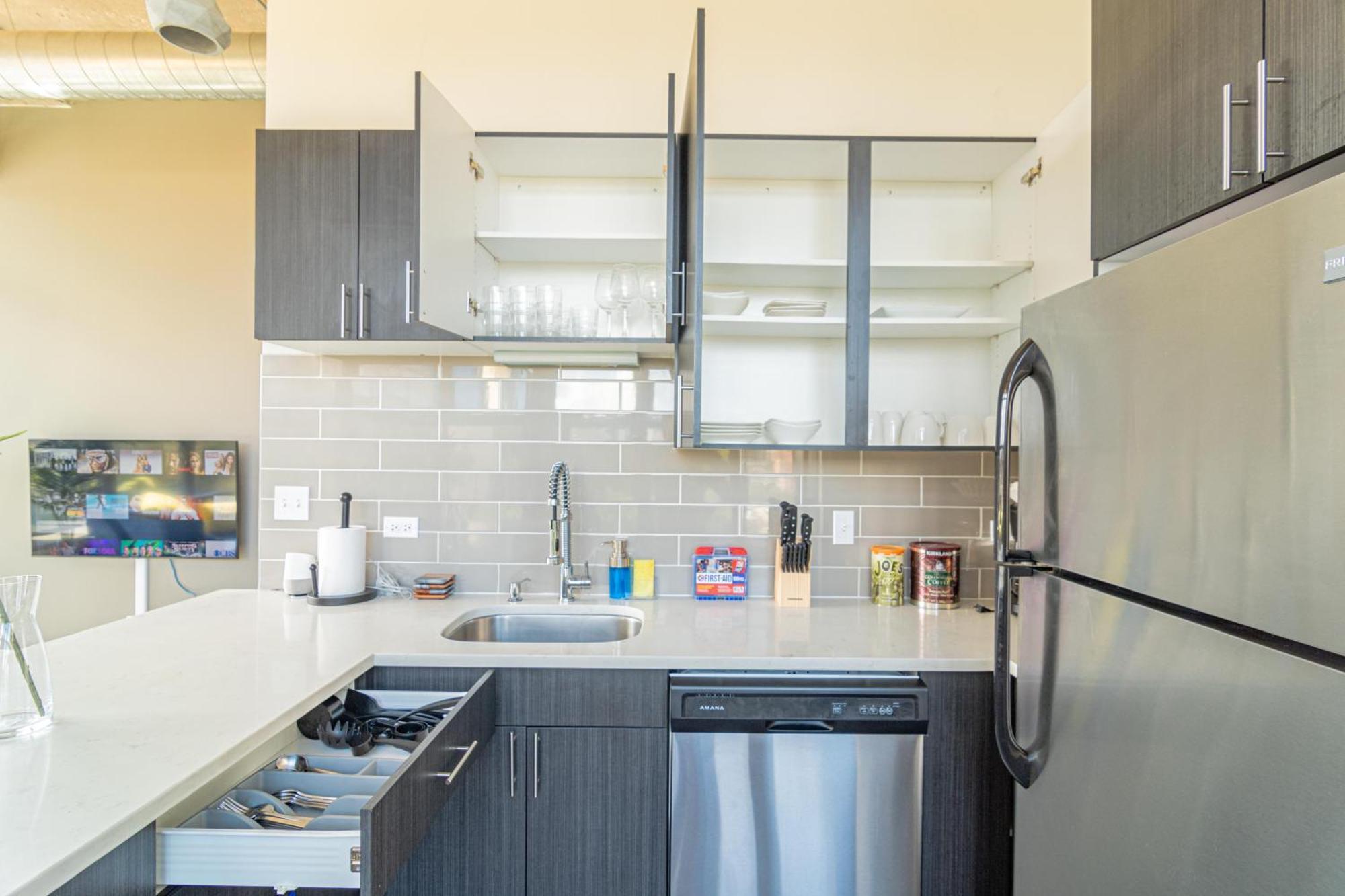 Bright 2Br Luxury Corner Suite With Optional Parking Sleeps 6 Guests Near Mccormick Place And Soldier Field ชิคาโก ภายนอก รูปภาพ