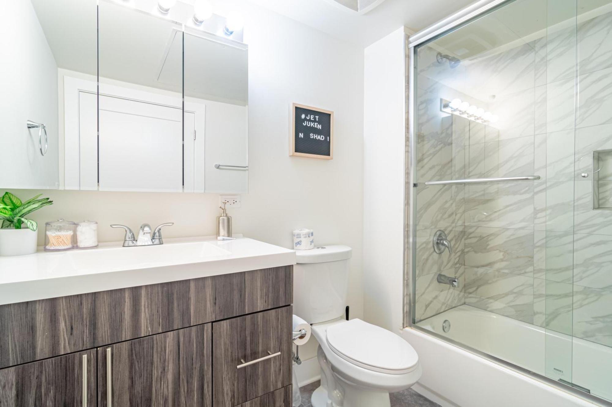 Bright 2Br Luxury Corner Suite With Optional Parking Sleeps 6 Guests Near Mccormick Place And Soldier Field ชิคาโก ภายนอก รูปภาพ