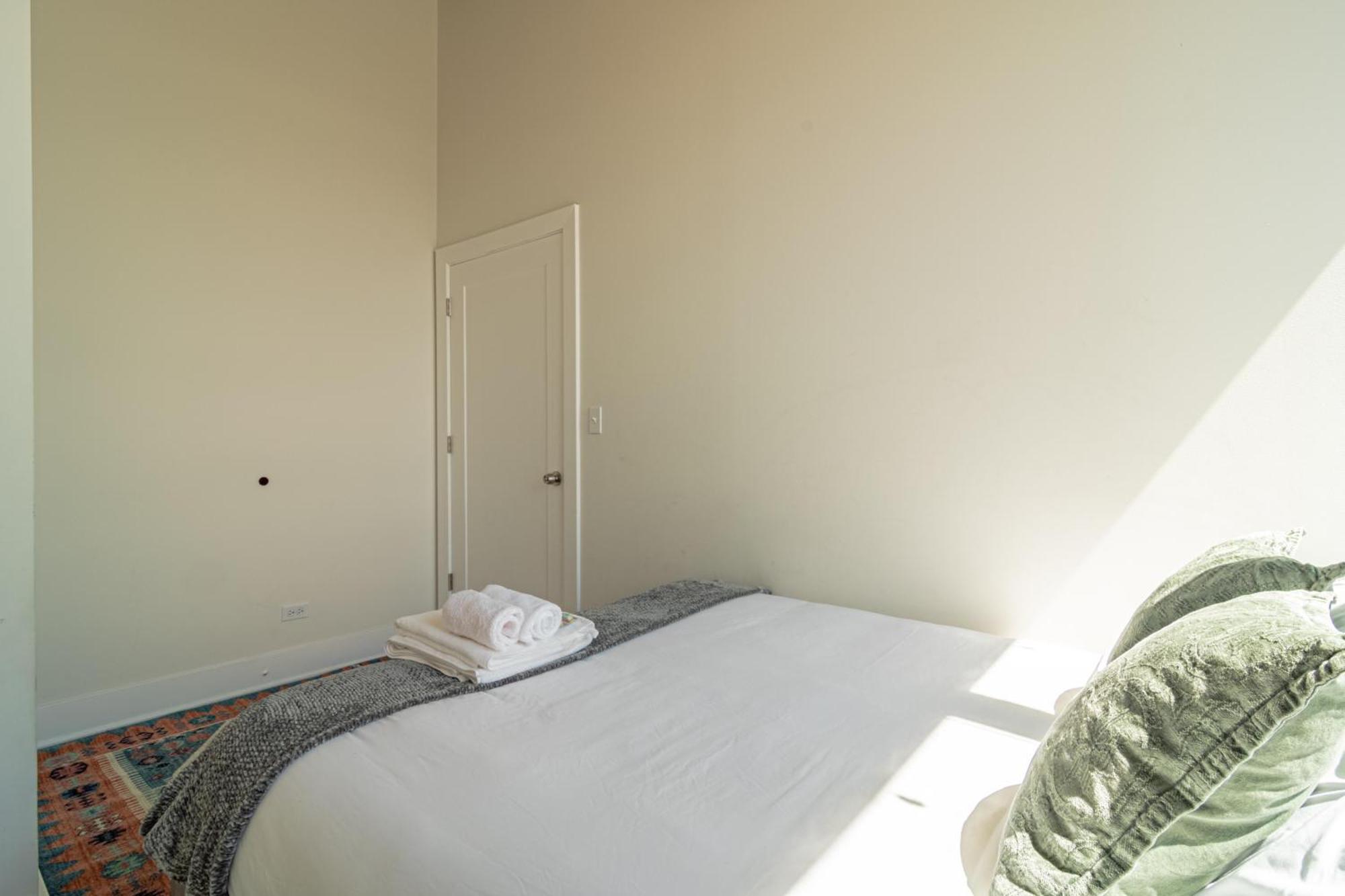 Bright 2Br Luxury Corner Suite With Optional Parking Sleeps 6 Guests Near Mccormick Place And Soldier Field ชิคาโก ภายนอก รูปภาพ