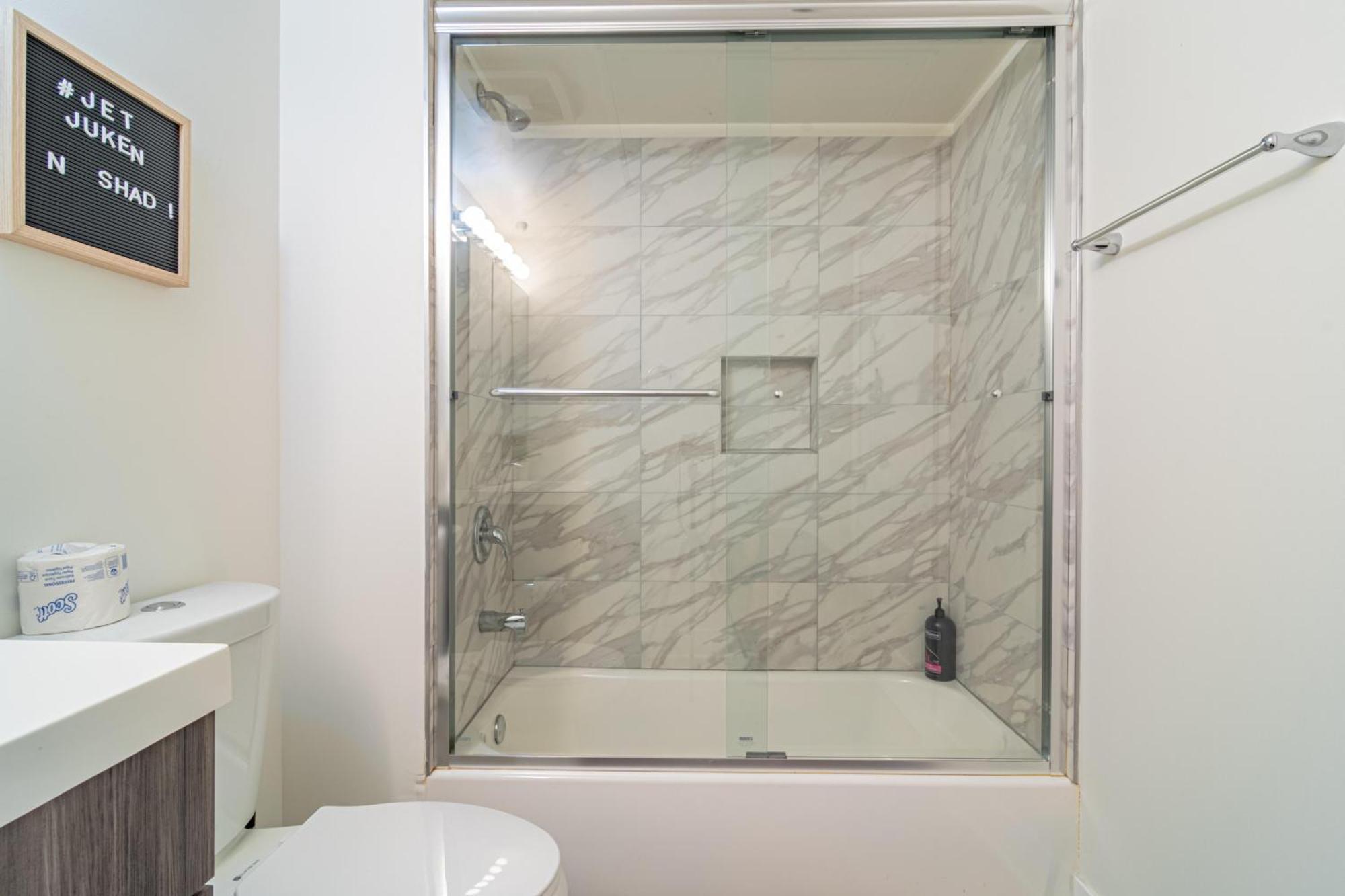 Bright 2Br Luxury Corner Suite With Optional Parking Sleeps 6 Guests Near Mccormick Place And Soldier Field ชิคาโก ภายนอก รูปภาพ