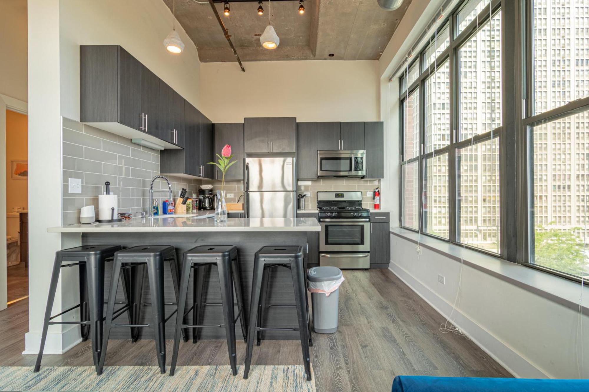 Bright 2Br Luxury Corner Suite With Optional Parking Sleeps 6 Guests Near Mccormick Place And Soldier Field ชิคาโก ภายนอก รูปภาพ