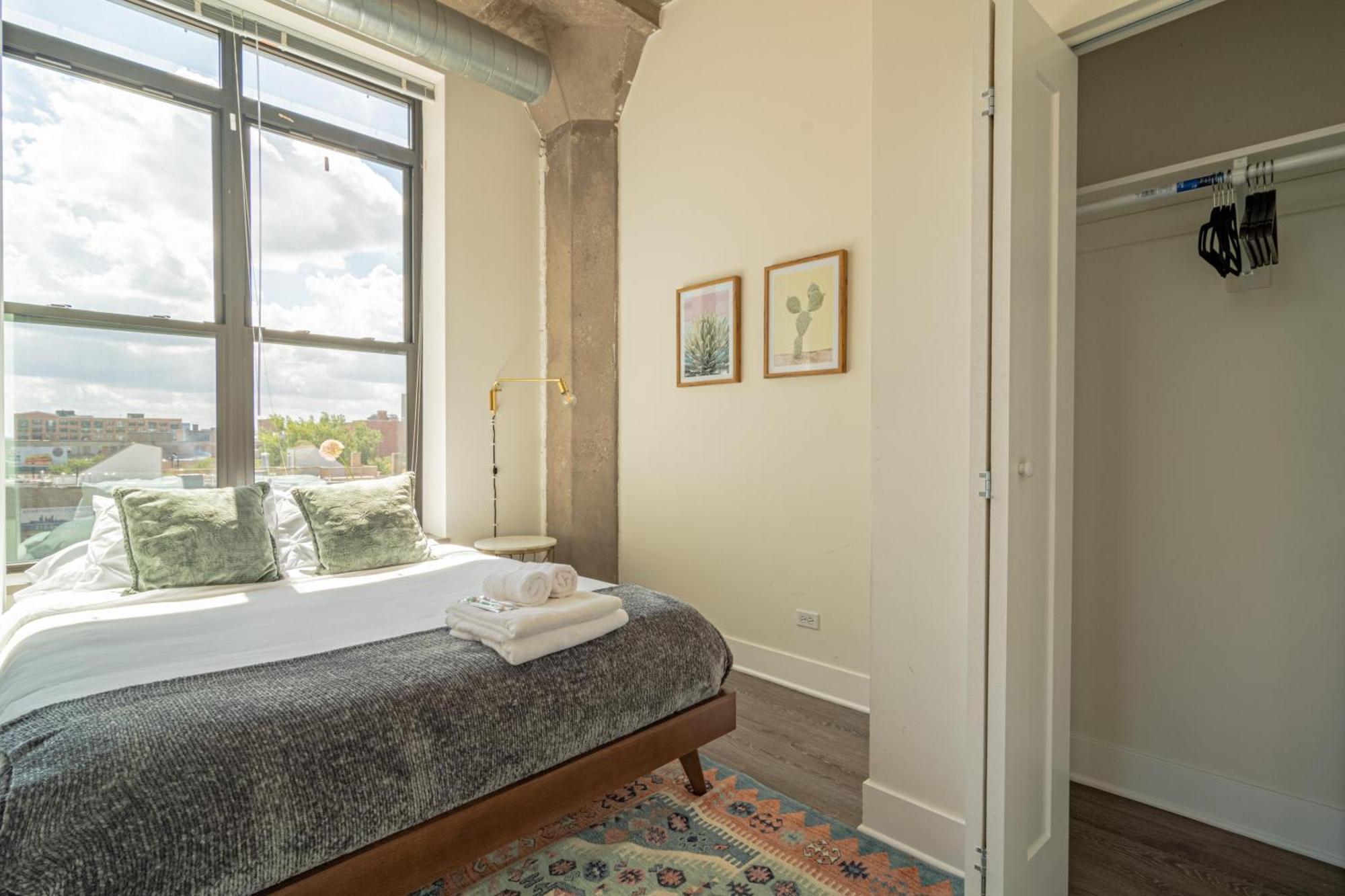 Bright 2Br Luxury Corner Suite With Optional Parking Sleeps 6 Guests Near Mccormick Place And Soldier Field ชิคาโก ภายนอก รูปภาพ