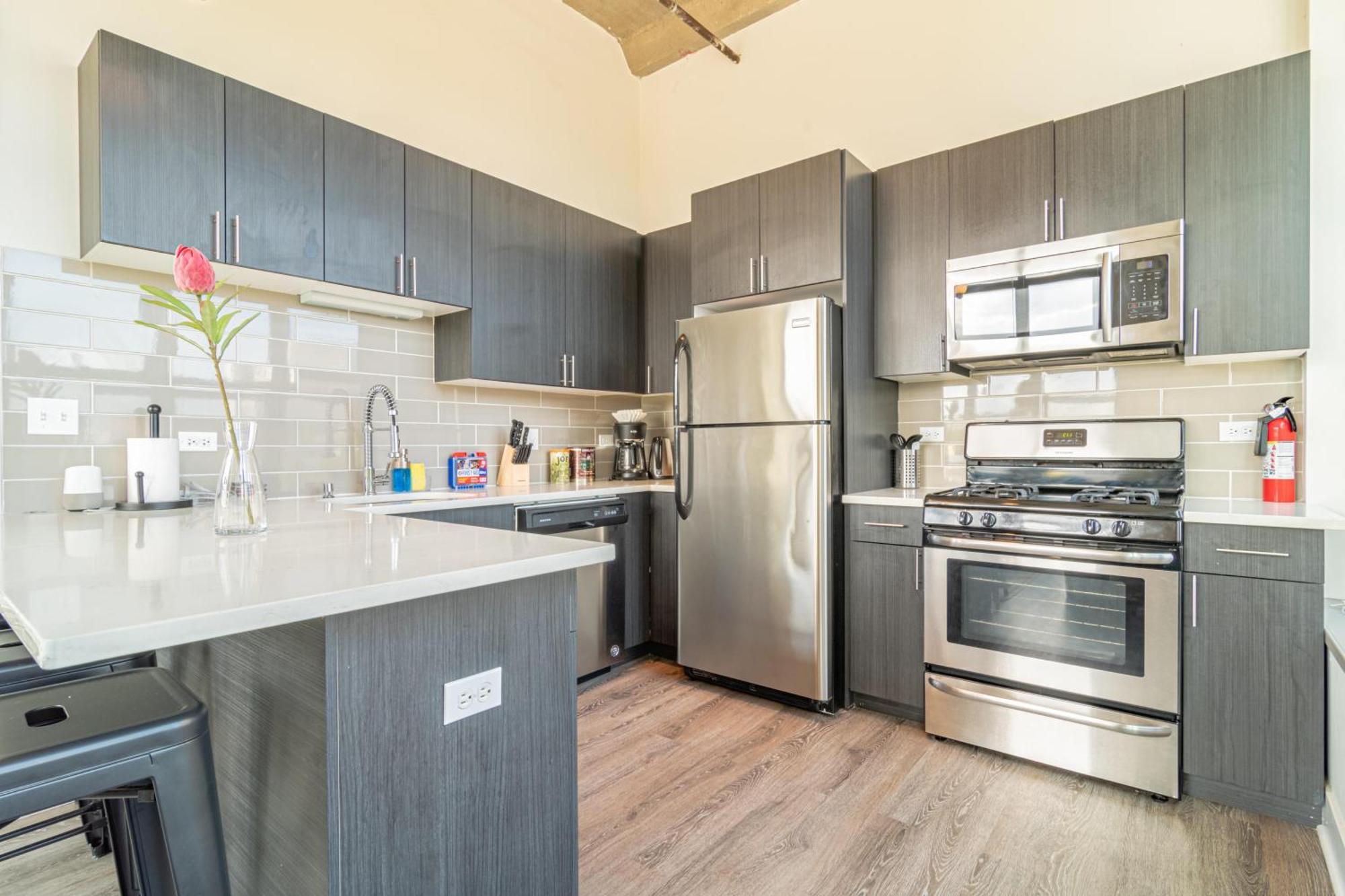 Bright 2Br Luxury Corner Suite With Optional Parking Sleeps 6 Guests Near Mccormick Place And Soldier Field ชิคาโก ภายนอก รูปภาพ