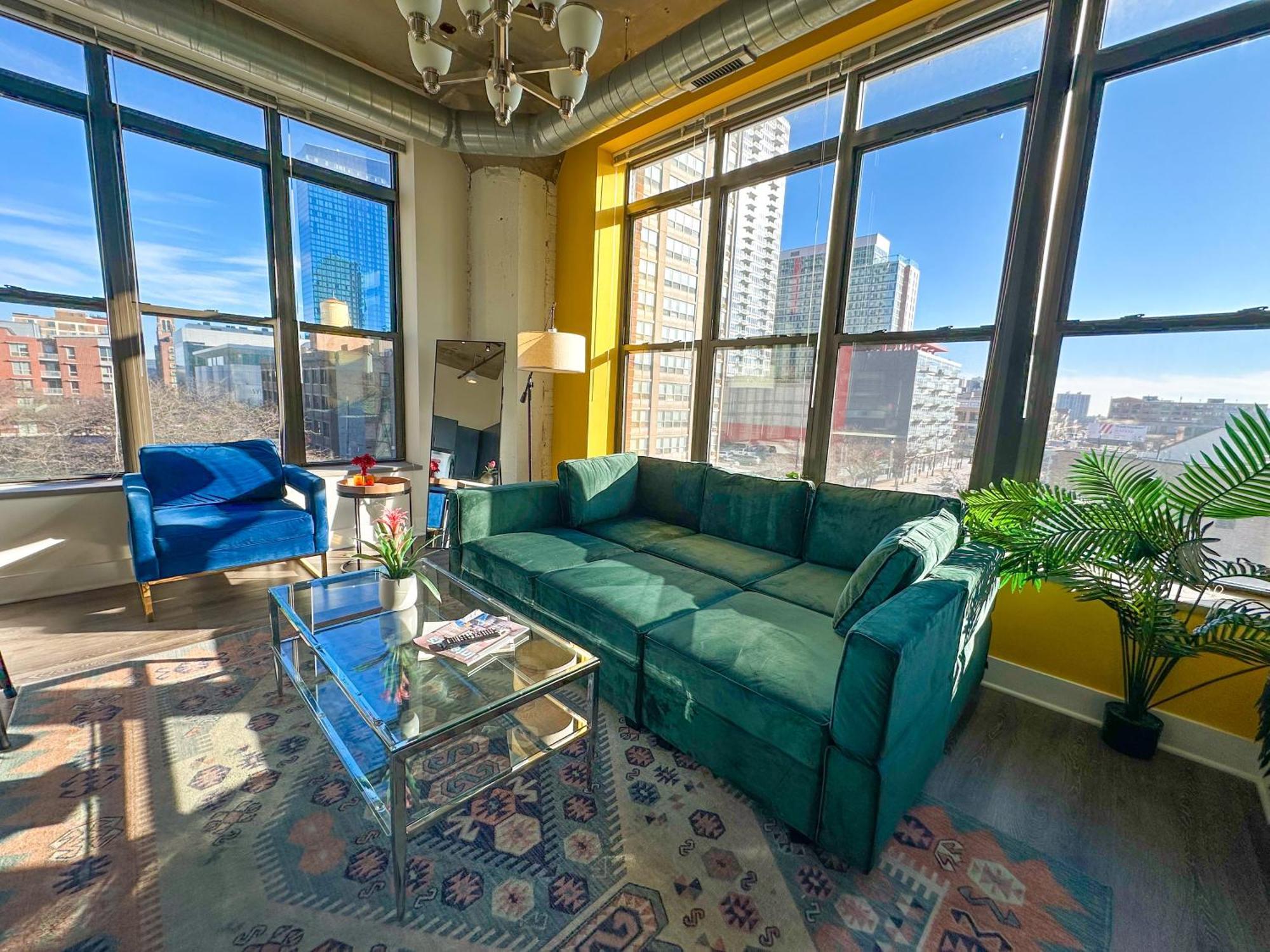 Bright 2Br Luxury Corner Suite With Optional Parking Sleeps 6 Guests Near Mccormick Place And Soldier Field ชิคาโก ภายนอก รูปภาพ